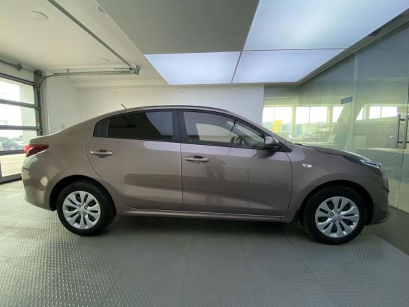 Kia Rio IV Рестайлинг с пробегом 2021 года, цена 1 629 000 рублей, 99101 км, седан, Автокод Объявления