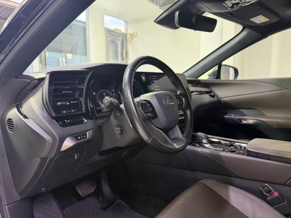 Lexus RX V с пробегом 2023 года, цена 7 300 000 рублей, 49618 км, внедорожник, Автокод Объявления