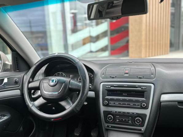 Skoda Octavia II (A5) Рестайлинг с пробегом 2013 года, цена 739 000 рублей, 235124 км, лифтбек, Автокод Объявления