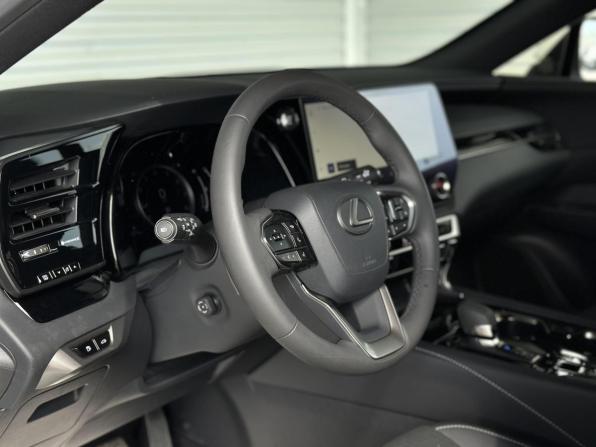 Lexus RX V с пробегом 2023 года, цена 8 930 000 рублей, 3355 км, внедорожник, Автокод Объявления