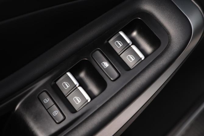 Omoda S5 с пробегом 2023 года, цена 1 299 000 рублей, 61806 км, седан, Автокод Объявления