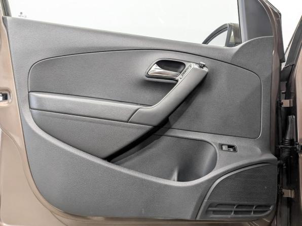 Volkswagen Polo V Рестайлинг с пробегом 2016 года, цена 1 100 000 рублей, 97701 км, седан, Автокод Объявления