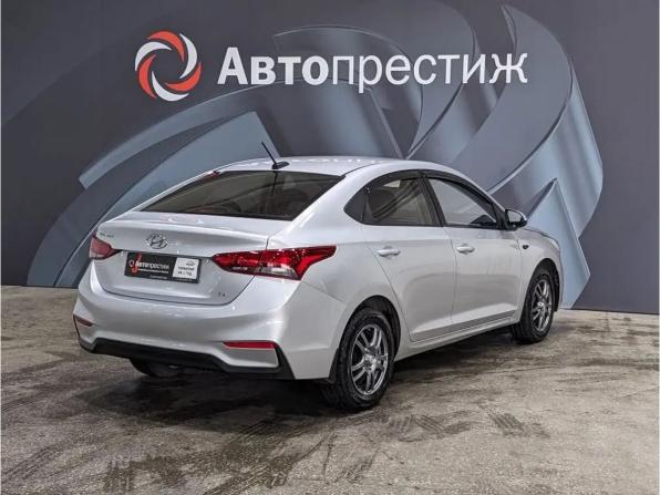 Hyundai Solaris II с пробегом 2018 года, цена 940 000 рублей, 195000 км, седан, Автокод Объявления