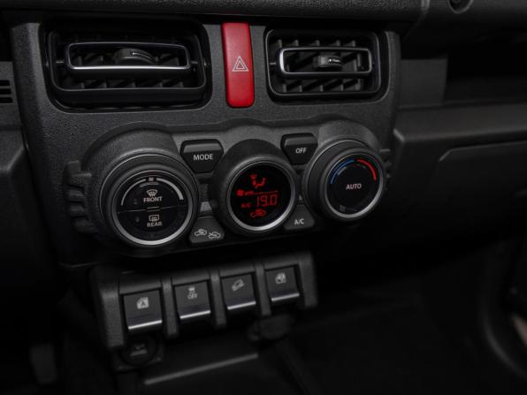 Suzuki Jimny IV с пробегом 2025 года, цена 4 400 000 рублей, 25 км, внедорожник, Автокод Объявления