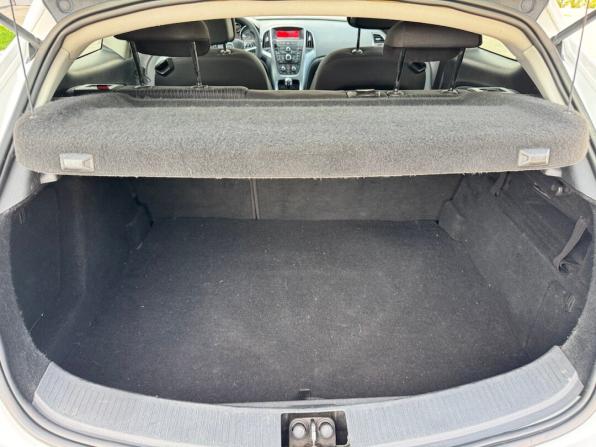 Opel Astra J Рестайлинг с пробегом 2012 года, цена 699 900 рублей, 282600 км, хэтчбек, Автокод Объявления