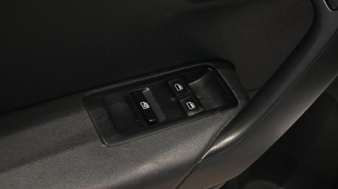 Volkswagen Polo V Рестайлинг с пробегом 2016 года, цена 939 000 рублей, 152000 км, седан, Автокод Объявления