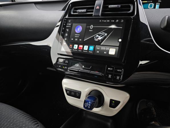 Toyota Prius IV (XW50) с пробегом 2016 года, цена 1 800 000 рублей, 171800 км, лифтбек, Автокод Объявления