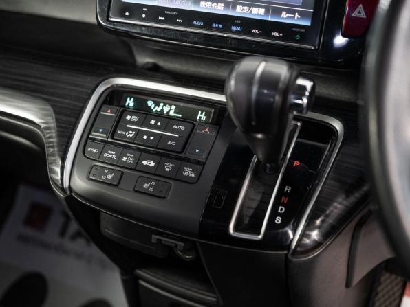 Honda Stepwgn V с пробегом 2016 года, цена 1 700 000 рублей, 207567 км, минивэн, Автокод Объявления