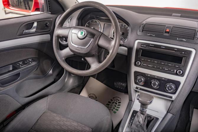 Skoda Octavia II (A5) Рестайлинг с пробегом 2011 года, цена 849 000 рублей, 241000 км, лифтбек, Автокод Объявления