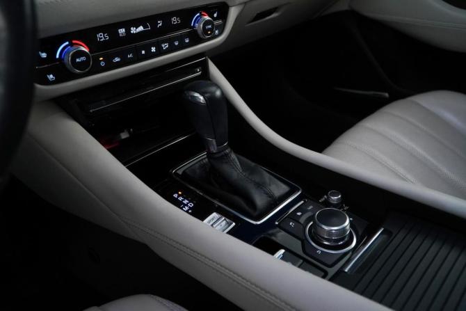Mazda 6 III (GJ) Рестайлинг 2 с пробегом 2018 года, цена 2 075 077 рублей, 131956 км, седан, Автокод Объявления