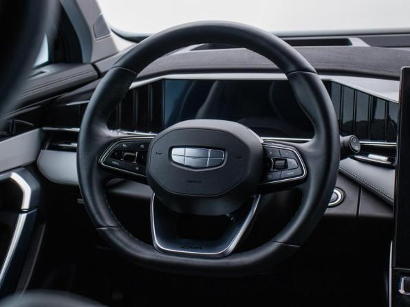 Geely Atlas II с пробегом 2024 года, цена 2 900 000 рублей, 27598 км, внедорожник, Автокод Объявления