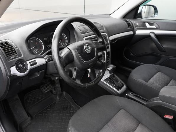 Skoda Octavia II (A5) Рестайлинг с пробегом 2011 года, цена 698 000 рублей, 246693 км, лифтбек, Автокод Объявления