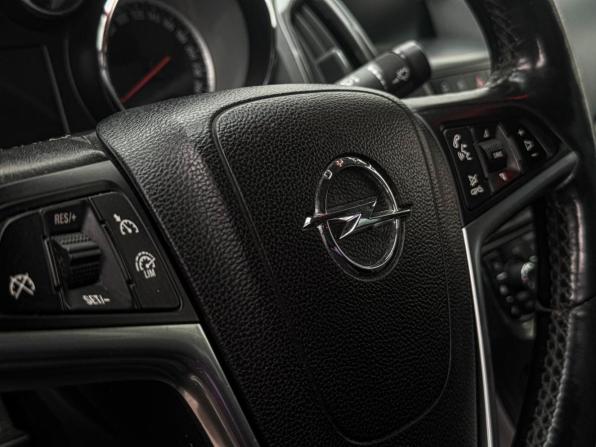 Opel Astra J Рестайлинг с пробегом 2012 года, цена 429 990 рублей, 199233 км, седан, Автокод Объявления