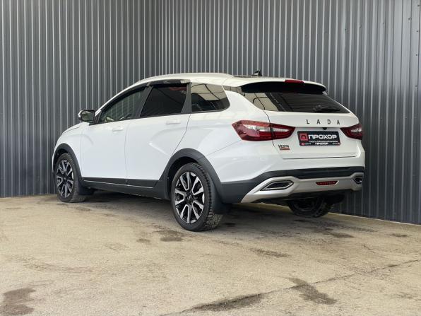 Lada (ВАЗ) Vesta I Рестайлинг (NG) с пробегом 2024 года, цена 1 367 000 рублей, 45240 км, универсал, Автокод Объявления