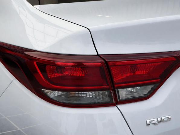 Kia Rio IV Рестайлинг с пробегом 2020 года, цена 1 367 000 рублей, 60997 км, седан, Автокод Объявления