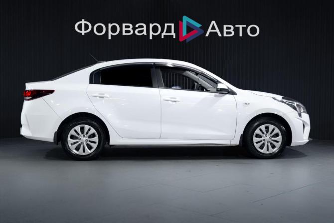 Kia Rio IV Рестайлинг с пробегом 2021 года, цена 1 549 900 рублей, 62904 км, седан, Автокод Объявления