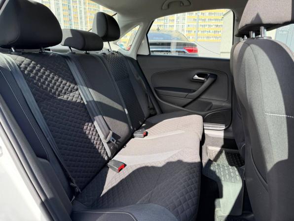 Volkswagen Polo V Рестайлинг с пробегом 2018 года, цена 1 035 000 рублей, 175743 км, седан, Автокод Объявления