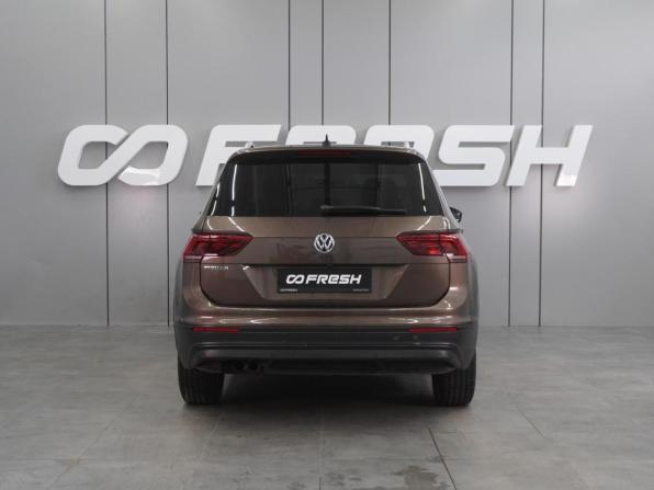 Volkswagen Tiguan II с пробегом 2018 года, цена 1 908 000 рублей, 138028 км, внедорожник, Автокод Объявления