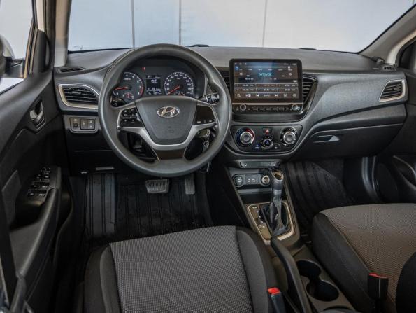 Hyundai Solaris II с пробегом 2018 года, цена 900 000 рублей, 150571 км, седан, Автокод Объявления