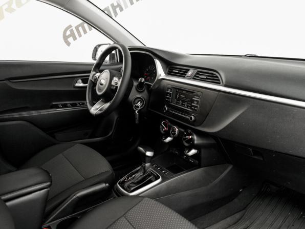 Kia Rio IV Рестайлинг с пробегом 2021 года, цена 1 615 000 рублей, 77500 км, седан, Автокод Объявления