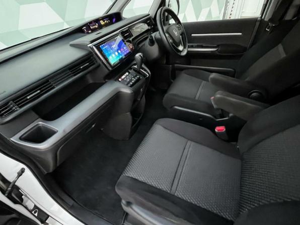 Honda Stepwgn V с пробегом 2015 года, цена 1 999 900 рублей, 141514 км, минивэн, Автокод Объявления