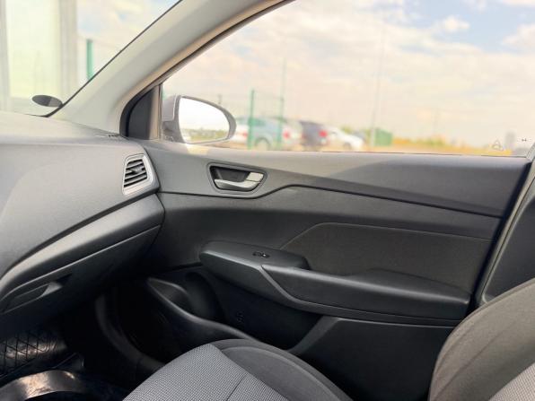 Hyundai Solaris II с пробегом 2019 года, цена 1 330 000 рублей, 44252 км, седан, Автокод Объявления