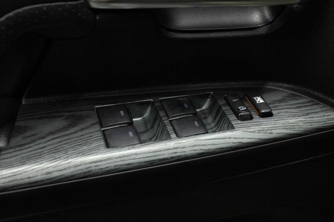 Toyota Land Cruiser 200 Series Рестайлинг 2 с пробегом 2015 года, цена 4 789 000 рублей, 324353 км, внедорожник, Автокод Объявления