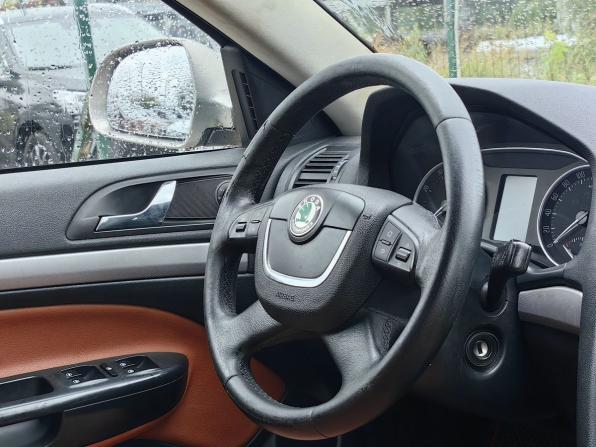 Skoda Octavia II (A5) Рестайлинг с пробегом 2012 года, цена 549 000 рублей, 307000 км, лифтбек, Автокод Объявления