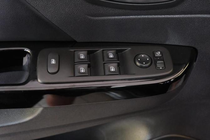 Renault Kaptur I Рестайлинг с пробегом 2021 года, цена 2 119 000 рублей, 37000 км, внедорожник, Автокод Объявления