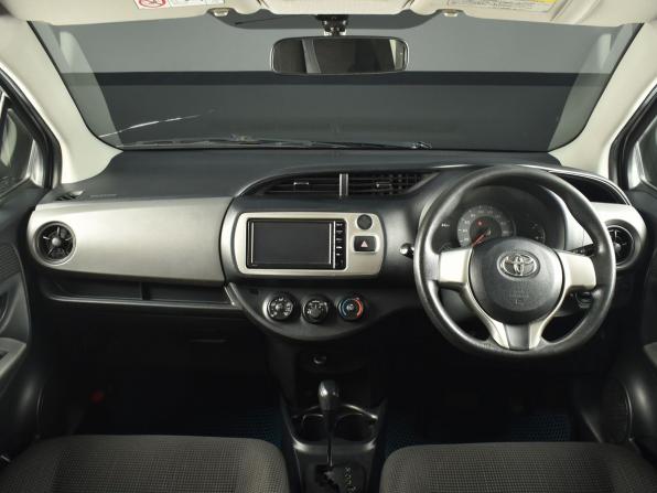 Toyota Vitz III (XP130) Рестайлинг с пробегом 2015 года, цена 719 999 рублей, 158301 км, хэтчбек, Автокод Объявления