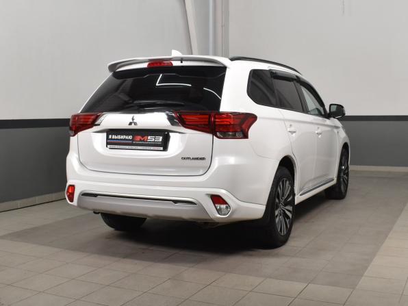 Mitsubishi Outlander III Рестайлинг 3 с пробегом 2022 года, цена 2 399 999 рублей, 8755 км, внедорожник, Автокод Объявления