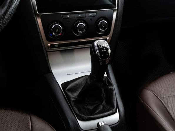 Skoda Octavia II (A5) Рестайлинг с пробегом 2010 года, цена 649 000 рублей, 263902 км, лифтбек, Автокод Объявления