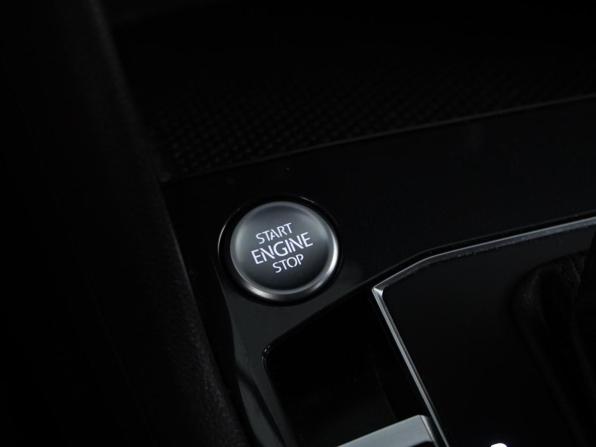Volkswagen Tiguan II с пробегом 2018 года, цена 2 650 999 рублей, 46370 км, внедорожник, Автокод Объявления