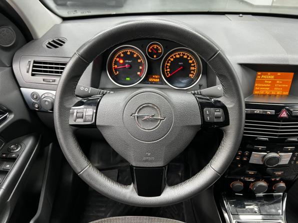 Opel Astra H Рестайлинг с пробегом 2011 года, цена 699 000 рублей, 122000 км, седан, Автокод Объявления