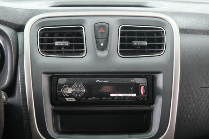 Renault Logan II Рестайлинг с пробегом 2021 года, цена 749 000 рублей, 268000 км, седан, Автокод Объявления