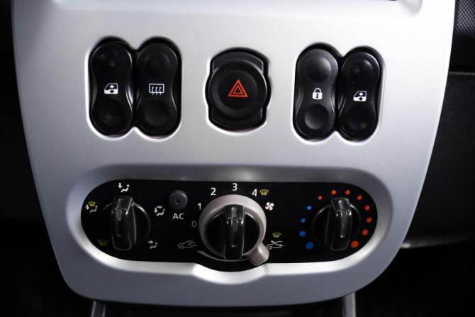 Renault Sandero I с пробегом 2011 года, цена 899 000 рублей, 310000 км, хэтчбек, Автокод Объявления