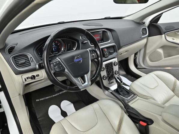 Volvo V40 Cross Country I с пробегом 2015 года, цена 1 599 000 рублей, 156000 км, хэтчбек, Автокод Объявления