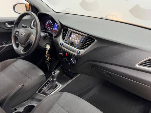 Hyundai Solaris II с пробегом 2018 года, цена 1 369 000 рублей, 101208 км, седан, Автокод Объявления