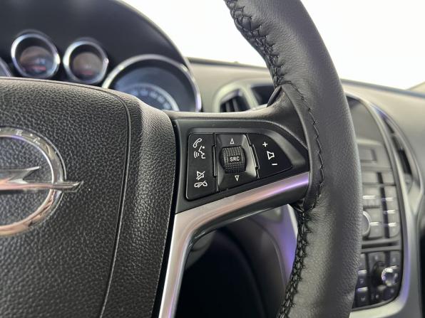 Opel Astra J Рестайлинг с пробегом 2012 года, цена 599 000 рублей, 184000 км, седан, Автокод Объявления