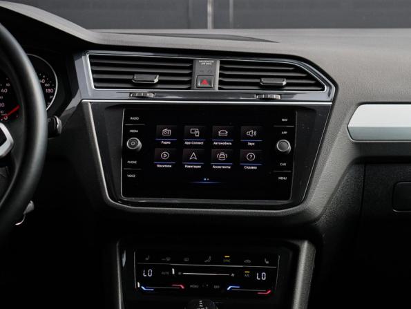 Volkswagen Tiguan II Рестайлинг с пробегом 2021 года, цена 2 670 000 рублей, 57706 км, внедорожник, Автокод Объявления