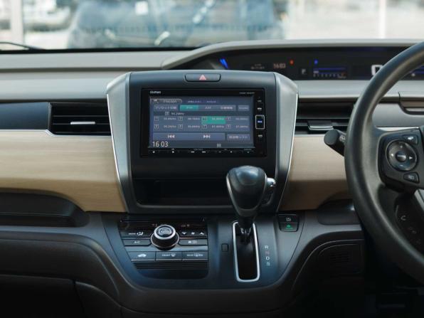 Honda Freed II с пробегом 2017 года, цена 1 380 000 рублей, 106120 км, компактвэн, Автокод Объявления