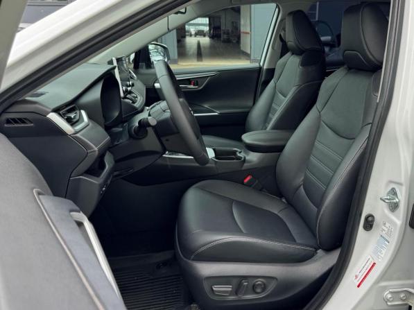 Toyota RAV4 V (XA50) с пробегом 2021 года, цена 3 799 000 рублей, 51449 км, внедорожник, Автокод Объявления