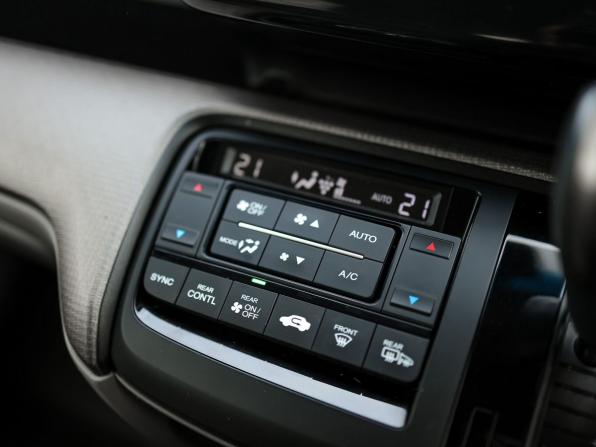 Honda Stepwgn V Рестайлинг с пробегом 2020 года, цена 2 299 000 рублей, 135729 км, минивэн, Автокод Объявления