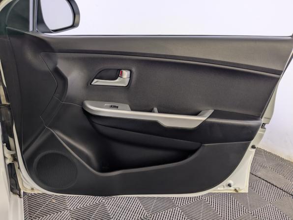 Kia Rio III с пробегом 2015 года, цена 940 000 рублей, 143205 км, хэтчбек, Автокод Объявления