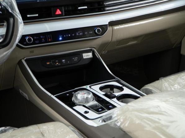 Kia Carnival IV Рестайлинг с пробегом 2026 года, цена 9 135 055 рублей, 23 км, минивэн, Автокод Объявления