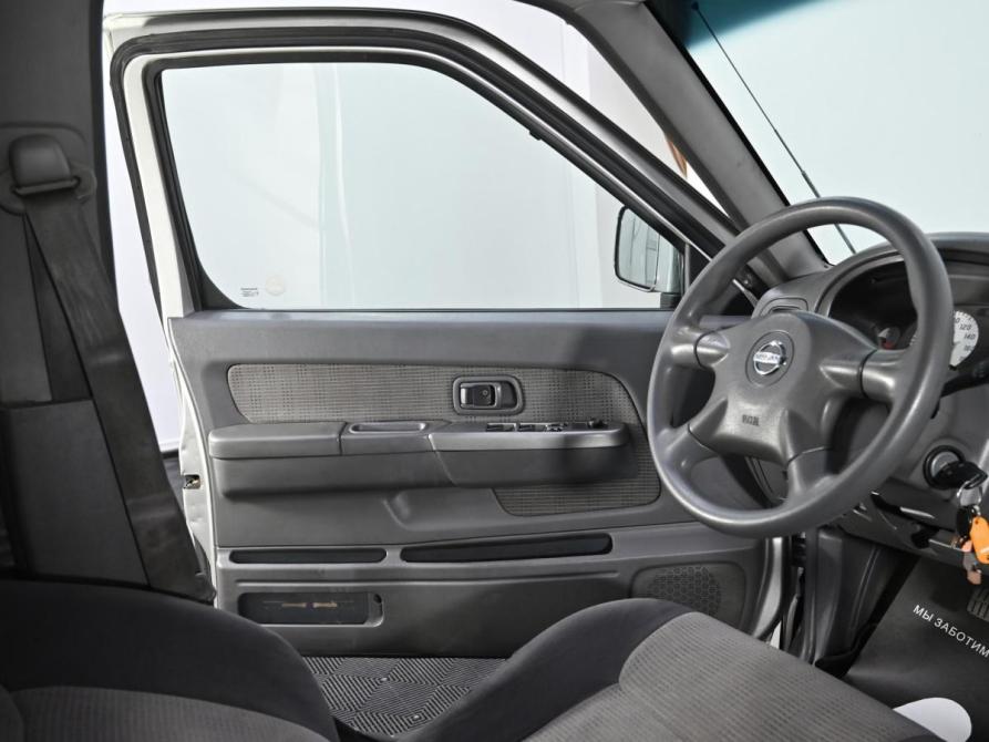 Nissan NP300 Москва  - изображение 12