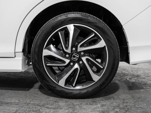 Honda Stepwgn V с пробегом 2015 года, цена 1 750 500 рублей, 92666 км, минивэн, Автокод Объявления