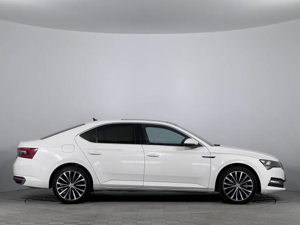 Skoda Superb III Рестайлинг с пробегом 2019 года, цена 2 240 000 рублей, 55567 км, лифтбек, Автокод Объявления