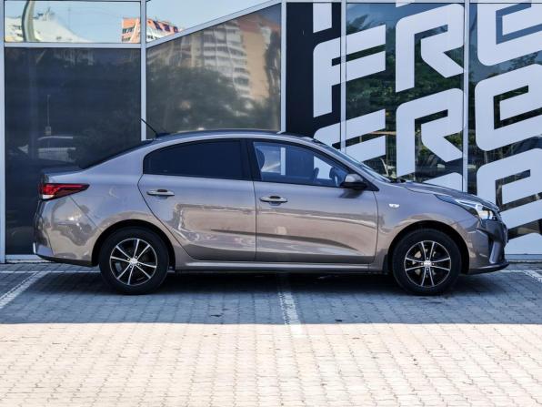 Kia Rio IV Рестайлинг с пробегом 2021 года, цена 1 800 000 рублей, 54595 км, седан, Автокод Объявления