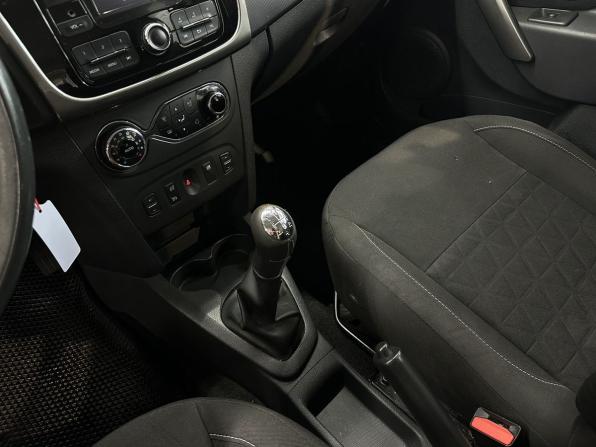Renault Sandero II с пробегом 2017 года, цена 660 000 рублей, 148023 км, хэтчбек, Автокод Объявления